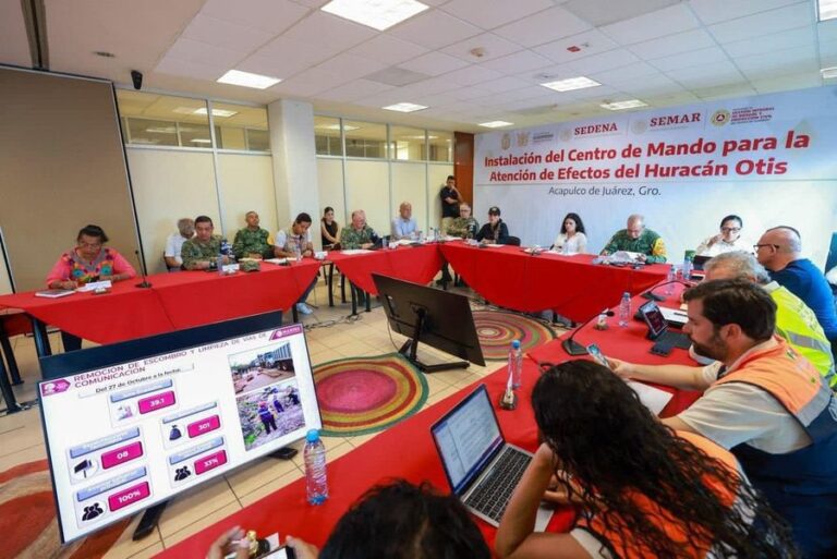 Evelyn Salgado revisa con Luisa María Alcalde, los avances de reconstrucción y rehabilitación por Otis