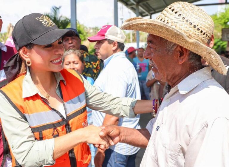 Va Evelyn Salgado a poblados de San Pedro Las Playas y El Bejuco con ayuda y víveres