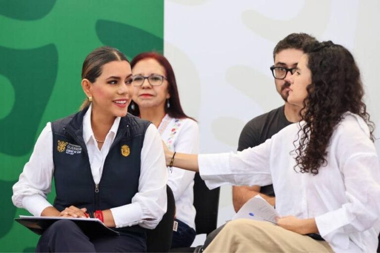 Encabezan AMLO y Evelyn Salgado informe de resultados en apoyo a familias damnificadas de Acapulco y Coyuca de Benítez