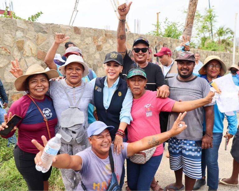 Recorre Evelyn Salgado la avenida Costera Las Palmas y supervisa las acciones de limpieza