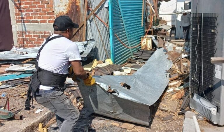 Interviene Gobierno de Abelina López Rodríguez el mercado Papagayo