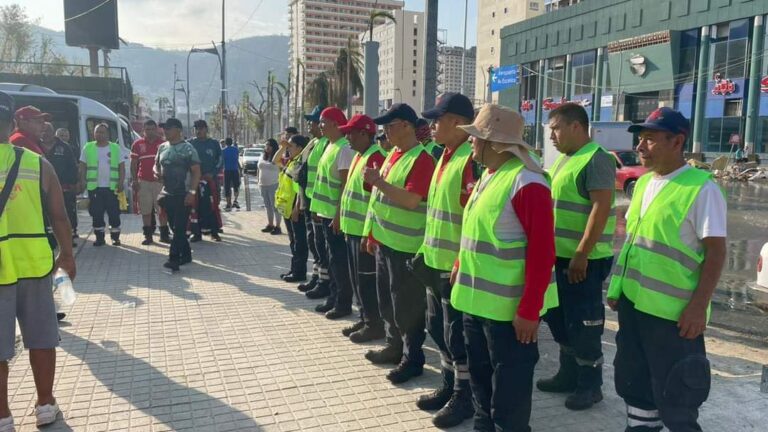 Recibe Gobierno de Abelina López Rodríguez elementos de la Policía Municipal y Protección Civil y Bomberos de Toluca