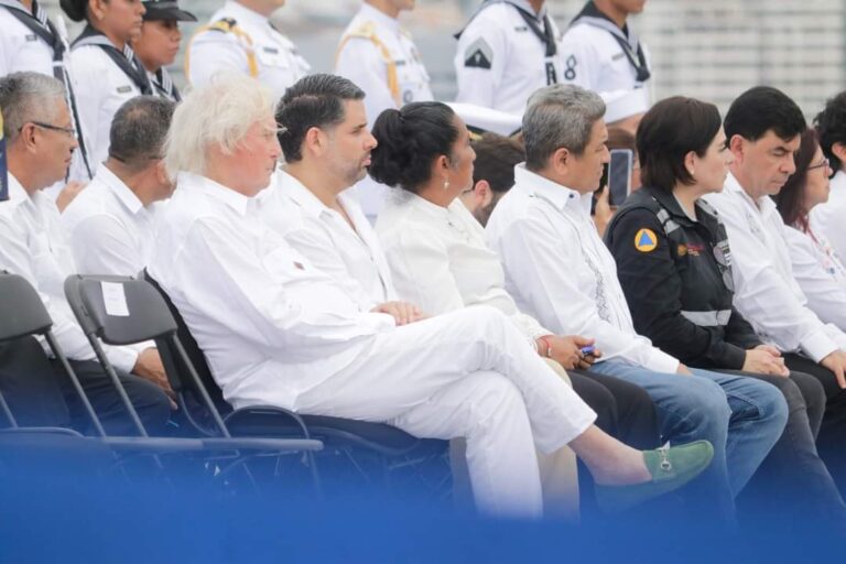 Asiste Abelina López Rodríguez a ceremonia conmemorativa del Día de la Armada de México