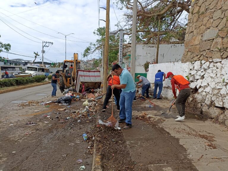 Retira Gobierno de Abelina López Rodríguez 100 toneladas de basura en carretera federal México-Acapulco