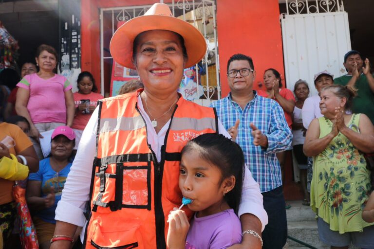 Recorre Abelina López Rodríguez la colonia Unidos por Guerrero