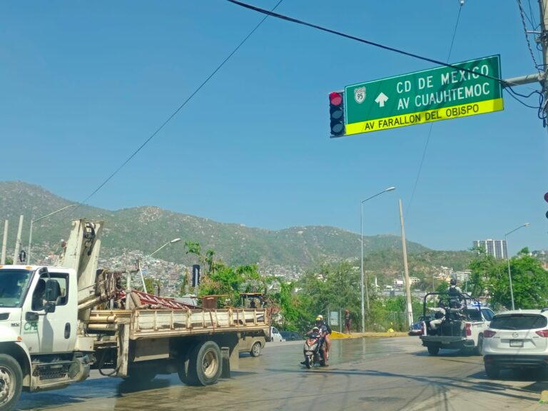 Inicia Gobierno de Abelina López Rodríguez la rehabilitación de semáforos en la ciudad