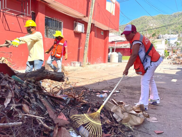 Recolecta Gobierno de Abelina López Rodríguez basura en distintos puntos de la ciudad
