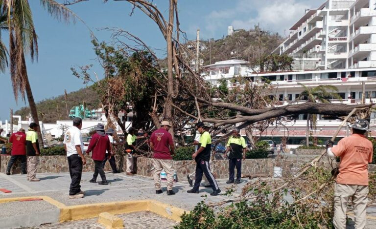 Continúa Gobierno de Abelina López Rodríguez con limpieza en zona Tradicional de Acapulco