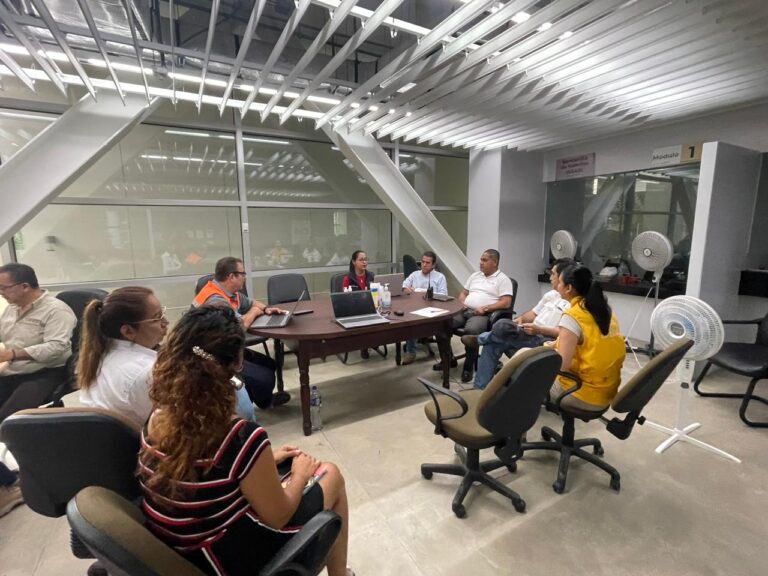 Se reúne Gobierno de Abelina López Rodríguez con autoridades de la COFEPRIS