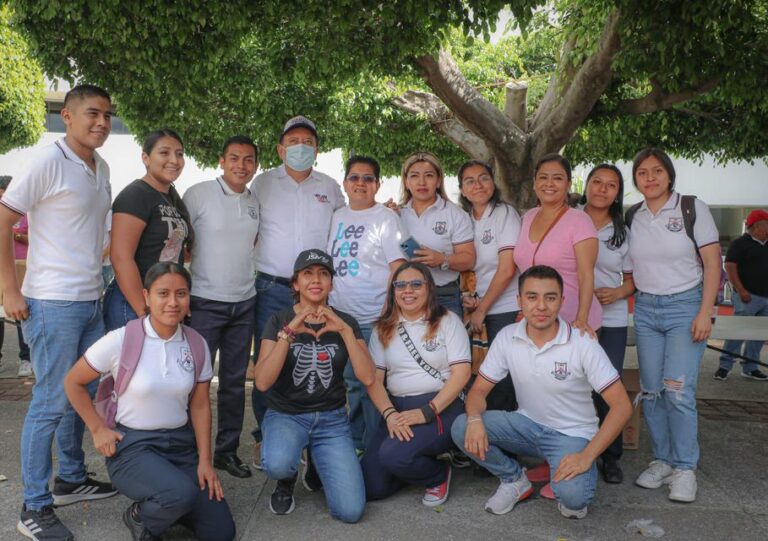 El Dr. Javier Saldaña Alamazan visitó el centro de acopio de Rectoría y destacó su profundo agradecimiento a nuestra comunidad universitaria