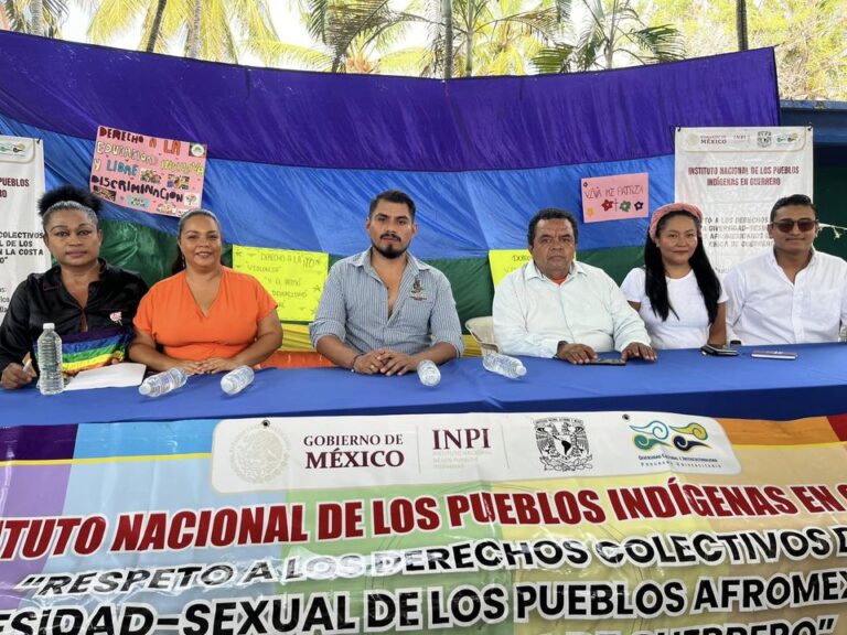 El encargado del Programa de Promoción, Protección y Garantía de los Derechos Humanos de la Diversidad Sexual de la CDHEG, Francisco Gatica Chávez, participó en la jornada de capacitación realizada en el COBACH 15 Copala