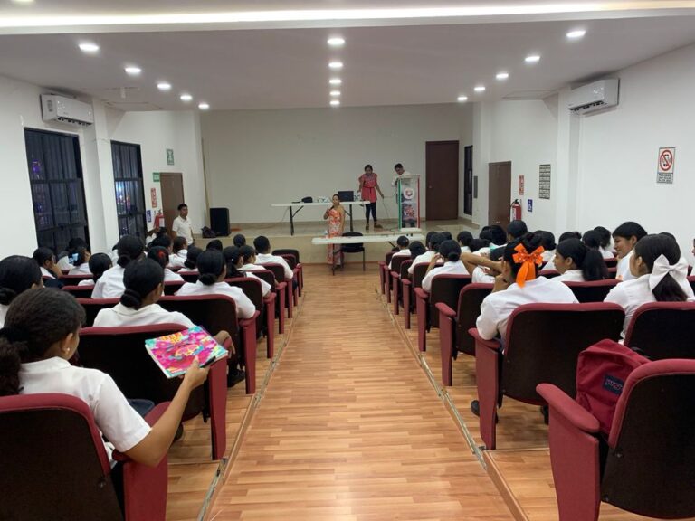 La Delegación Regional de la Costa Chica de la CDHEG impartió una plática dirigida a jóvenes de la Unidad de Enfermería 3 de la UAGro