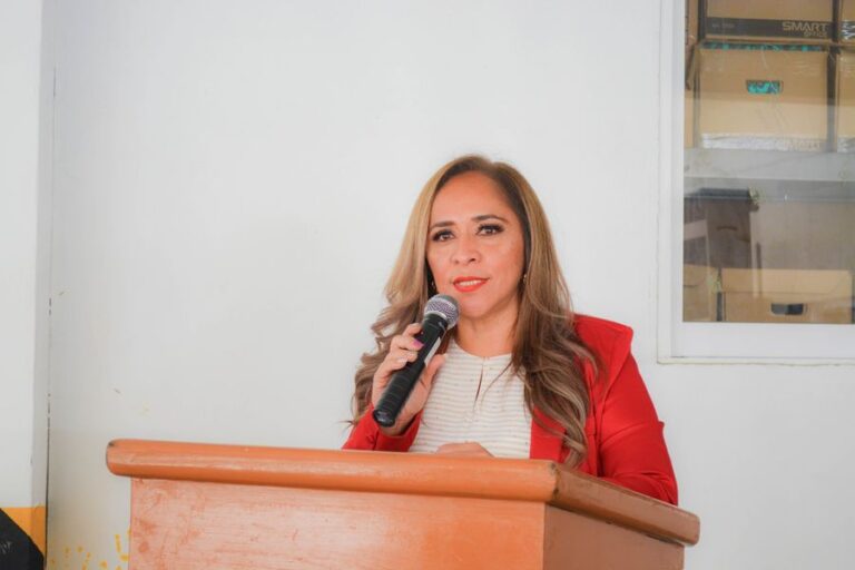 La Mtra. Cecilia Narciso Gaytán, realizó el taller “Manejo de Emociones“ dirigido al personal profesional y administrativo de esta Comisión