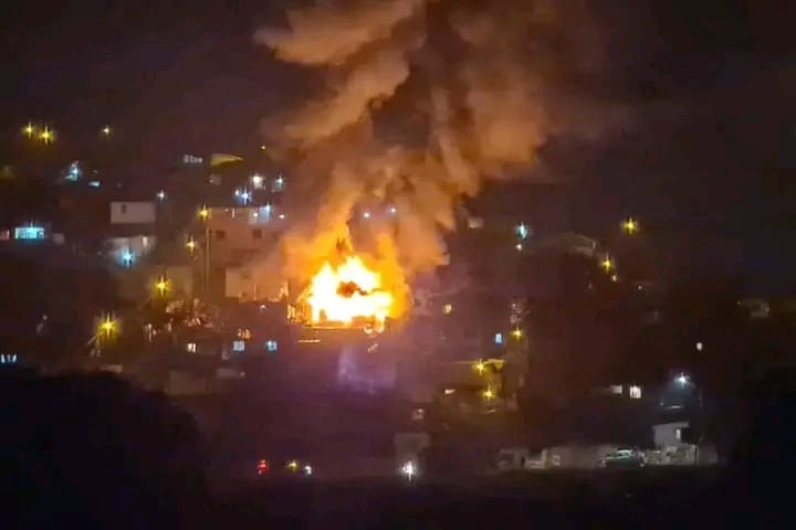 Incendio provoca la muerte de una familia, incluyendo a un niño de cuatro años