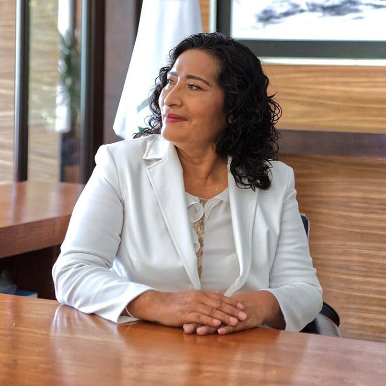 Intensifica Gobierno de Abelina López Rodríguez limpieza nocturna en Costera Miguel Alemán