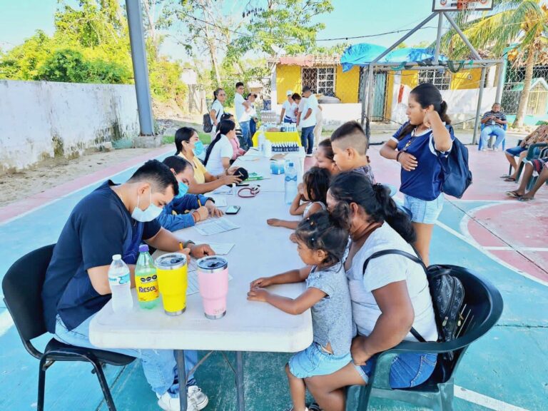 Logra Gobierno de Abelina López Rodríguez desparasitar a más de 12 mil niñas y niños
