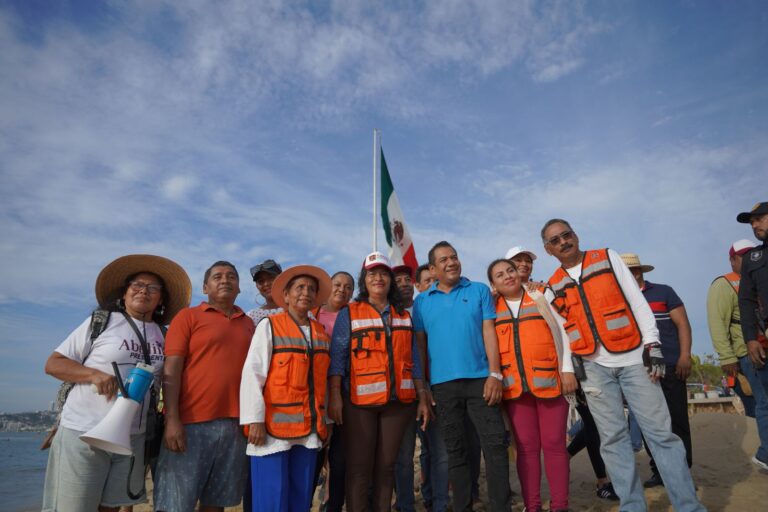Empresarios reconocen a Abelina López Rodríguez por trabajos de reconstrucción y limpieza de Acapulco