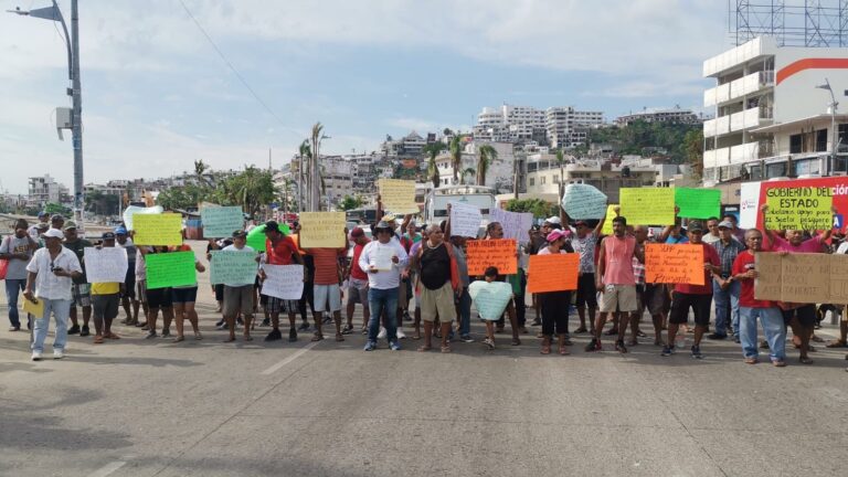Pescadores piden trabajo para bucear la Bahía y extraer contaminación de barcos hundidos