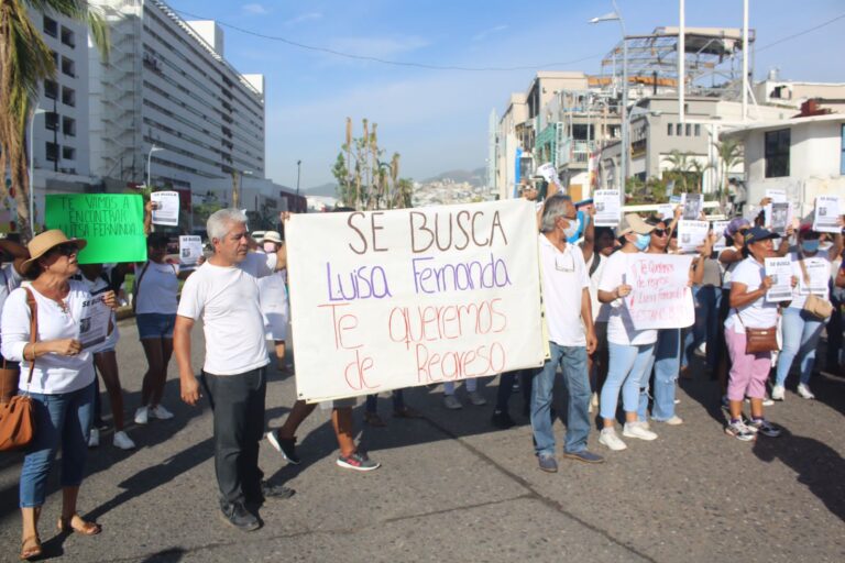Te queremos de regreso, Luisa Fernanda. Bloquean la Costera para exigir búsqueda