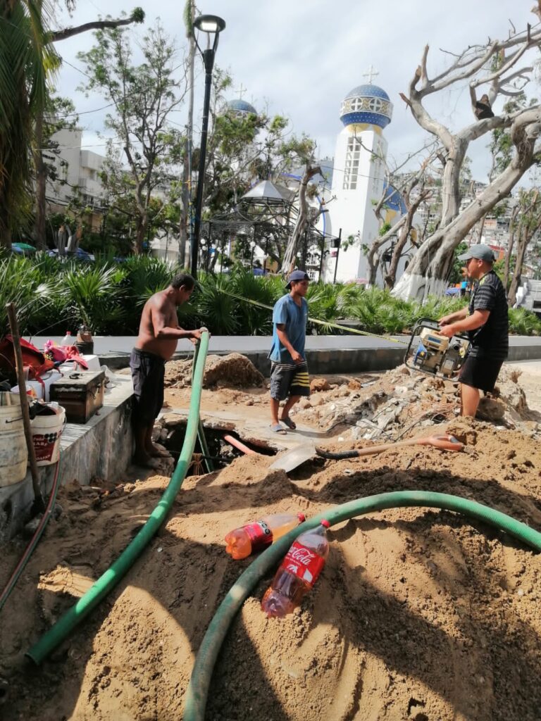 Repara Gobierno de Abelina López Rodríguez fugas de agua potable