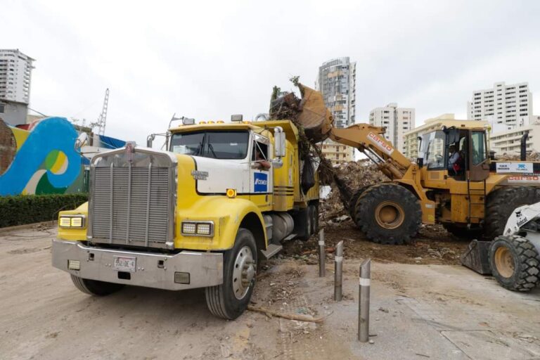 Refuerza Abelina López Rodríguez limpieza en punto de transferencia ubicado en Costera