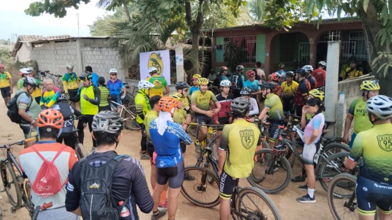 Se realiza con éxito la Rodada MTB «Acapulco está de pie»