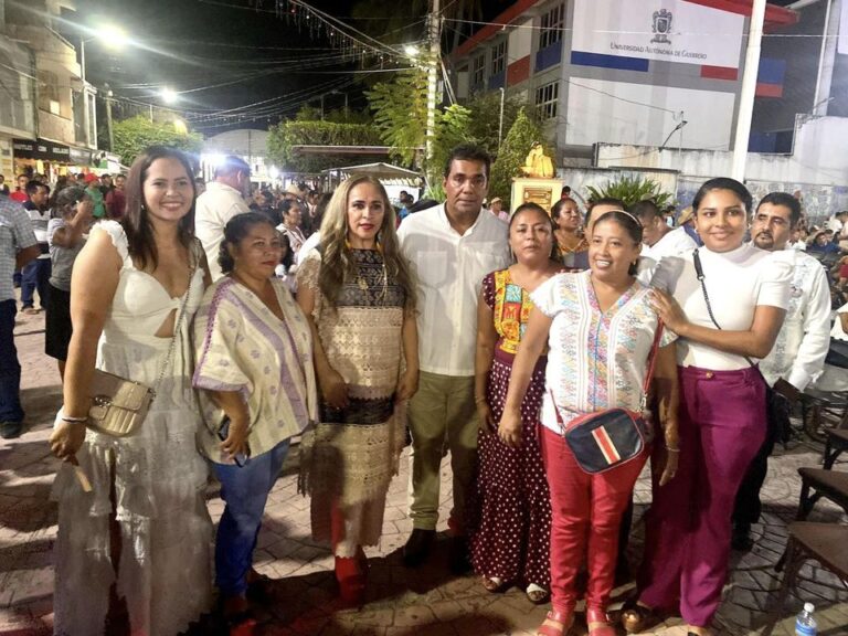 En Ometepec Guerrero, la maestra Cecilia Narciso Gaytán, presidenta de la Comisión de los Derechos Humanos del Estado de Guerrero, asistió al Segundo Informe de Labores del Presidente Municipal, Efrén Adame Montalván