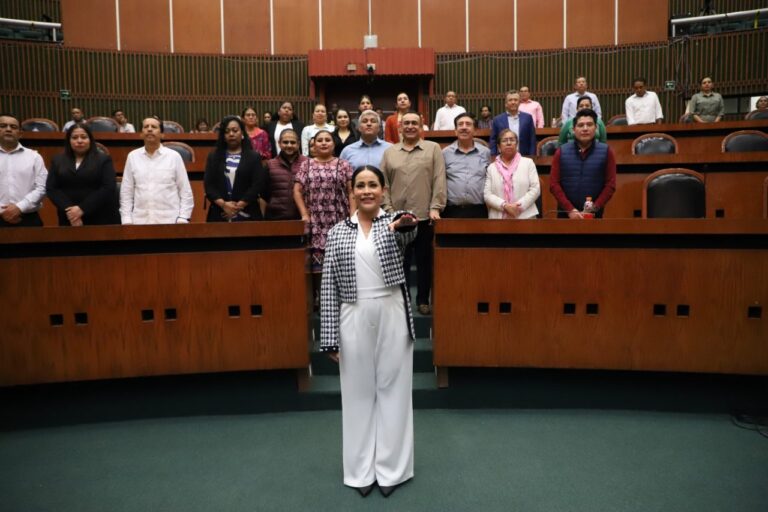 RINDE PROTESTA COMO COORDINADORA DE MORENA Y PRESIDENTA DE LA JUCOPO LA DIPUTADA GLORIA CITLALI CALIXTO