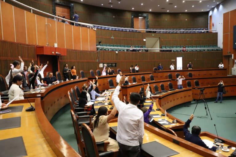 APRUEBAN INSCRIBIR CON LETRAS DORADAS EL NOMBRE DE OTHÓN SALAZAR RAMÍREZ EN EL MURO DE HONOR DEL CONGRESO