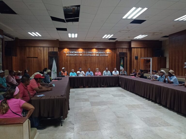 Atiende Gobierno de Abelina López Rodríguez a comisarios de los Bienes Comunales de Cacahuatepec