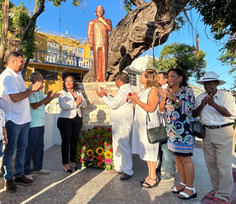 Devela la Presidenta Municipal restauración del monumento en honor a Alfredo López Cisneros