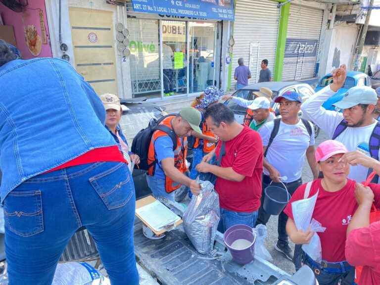 Intensifica Gobierno de Acapulco jornada de fumigación y entrega de abate en colonias de la ciudad