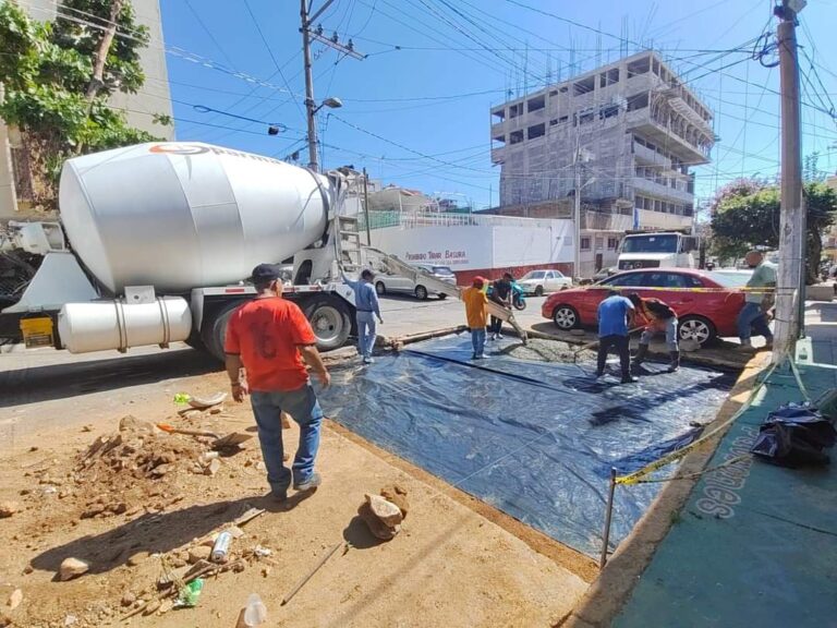 Continúa Gobierno de Acapulco con programa emergente de bacheo