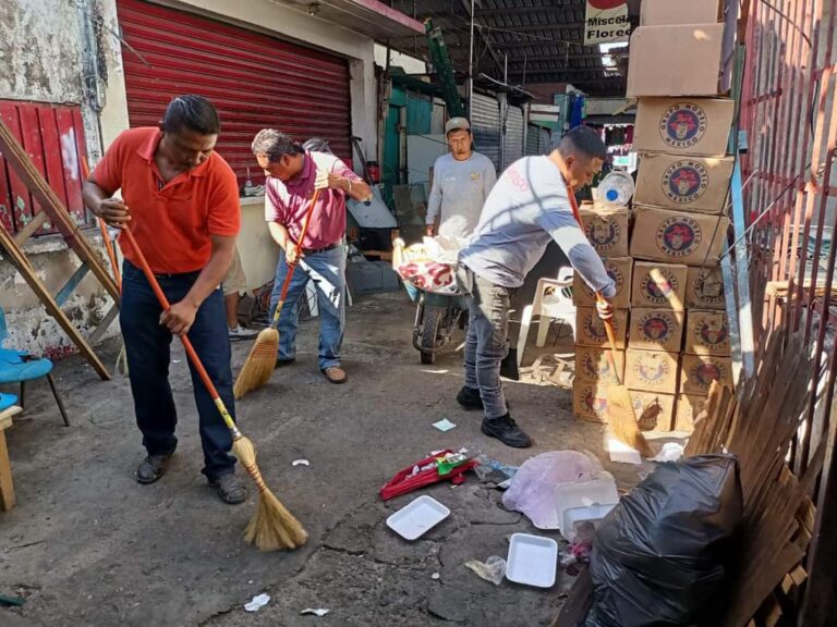Realiza Gobierno de Acapulco labores de limpieza en mercados