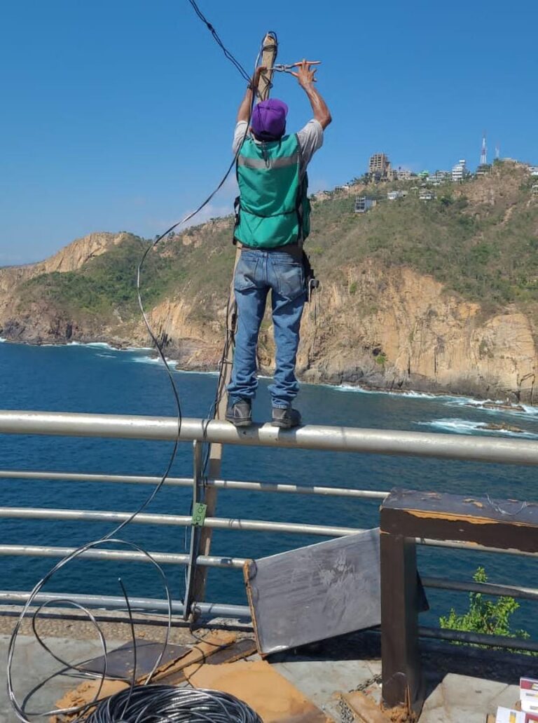 Atiende Gobierno de Acapulco luminarias en espacios turísticos y céntricos