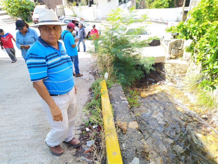 Recorre Gobierno de Acapulco cauces pluviales en Costa Azul