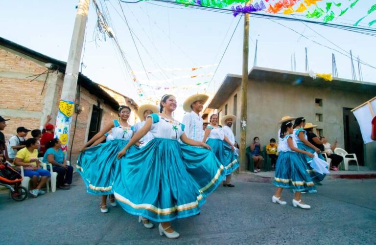 Participa el Gobierno de Acapulco en Paseo del Pendón de Eduardo Neri