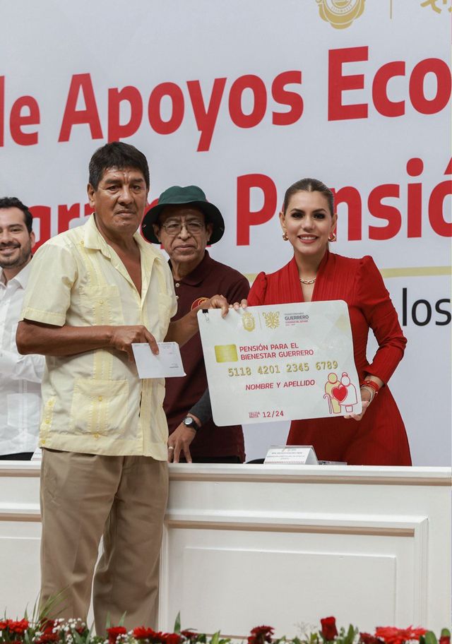 Entrega Evelyn Salgado apoyos de Pensión para Bienestar de Adultos Mayores en Guerrero