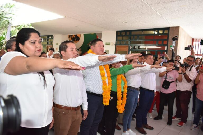 Bravo Abarca toma protesta a estructura del partido, dirigentes de sectores, organizaciones y Comités Municipales