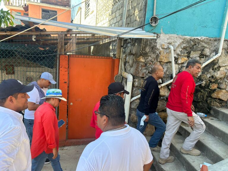Recorren funcionarios de Acapulco cauces, ríos y arroyos en la parte alta del anfiteatro