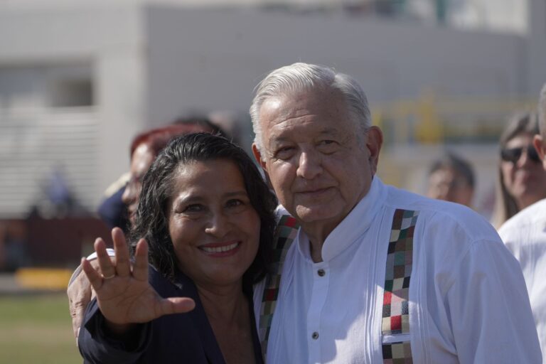 Reconoce López Obrador a la Presidenta de Acapulco y Gobernadora por reconstrucción y apoyo a población por Otis