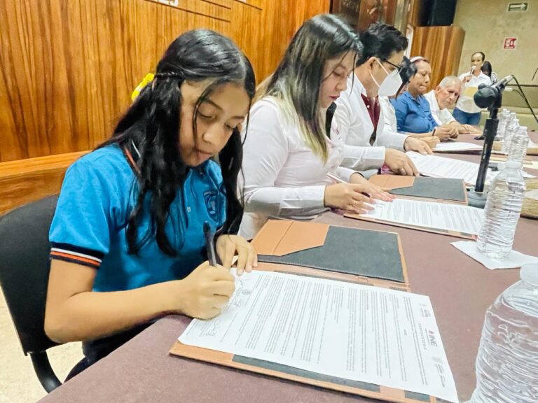 Firma Gobierno de Acapulco Convocatoria del Vigésimo Cabildo Infantil