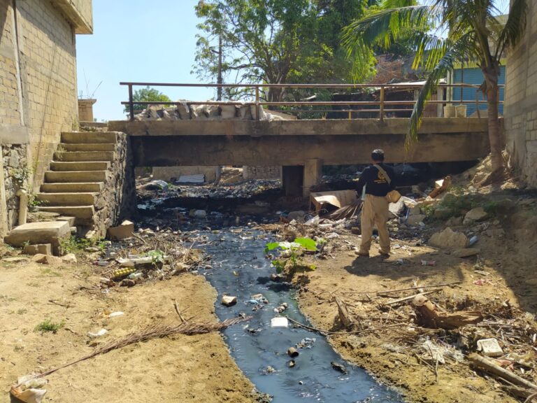 Recorre Gobierno de Acapulco cauces pluviales en colonia Fidel Velázquez