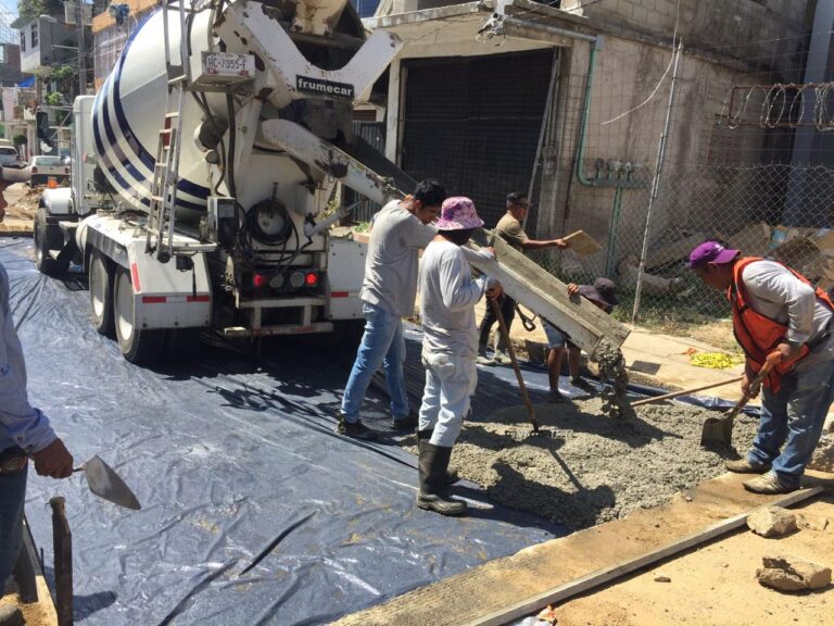 Rehabilita Gobierno de Acapulco calles y caminos rurales