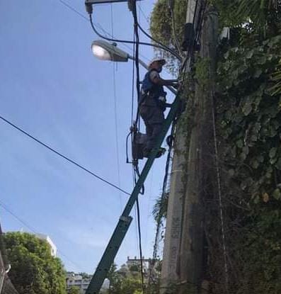 El Gobierno de Acapulco rehabilita 400 luminarias en la ciudad