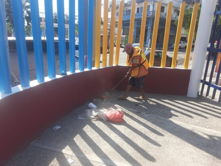 Realiza Gobierno de Acapulco operativo de limpieza en parques públicos