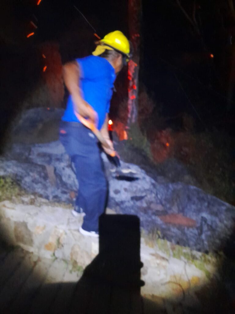 Continúa Gobierno de Acapulco con la atención a incendio en la colonia Dragos