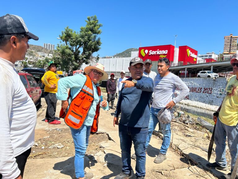 Continúa limpiando Gobierno de Acapulco canales, cauces y presas