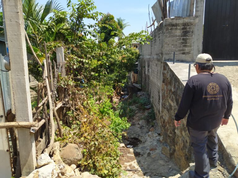 Continúa Gobierno de Acapulco con programa “Revisión de cauces, presas gavión y desarenadores 2024”