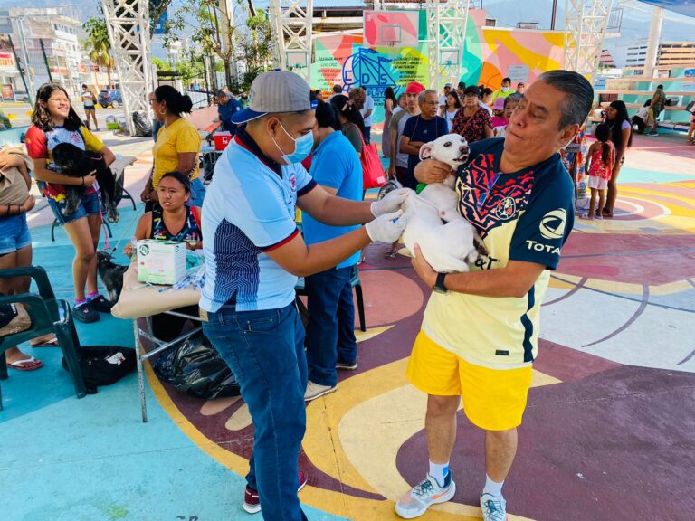 Lleva Gobierno de Acapulco campaña de vacuna antirrábica a la C.R.O.M.